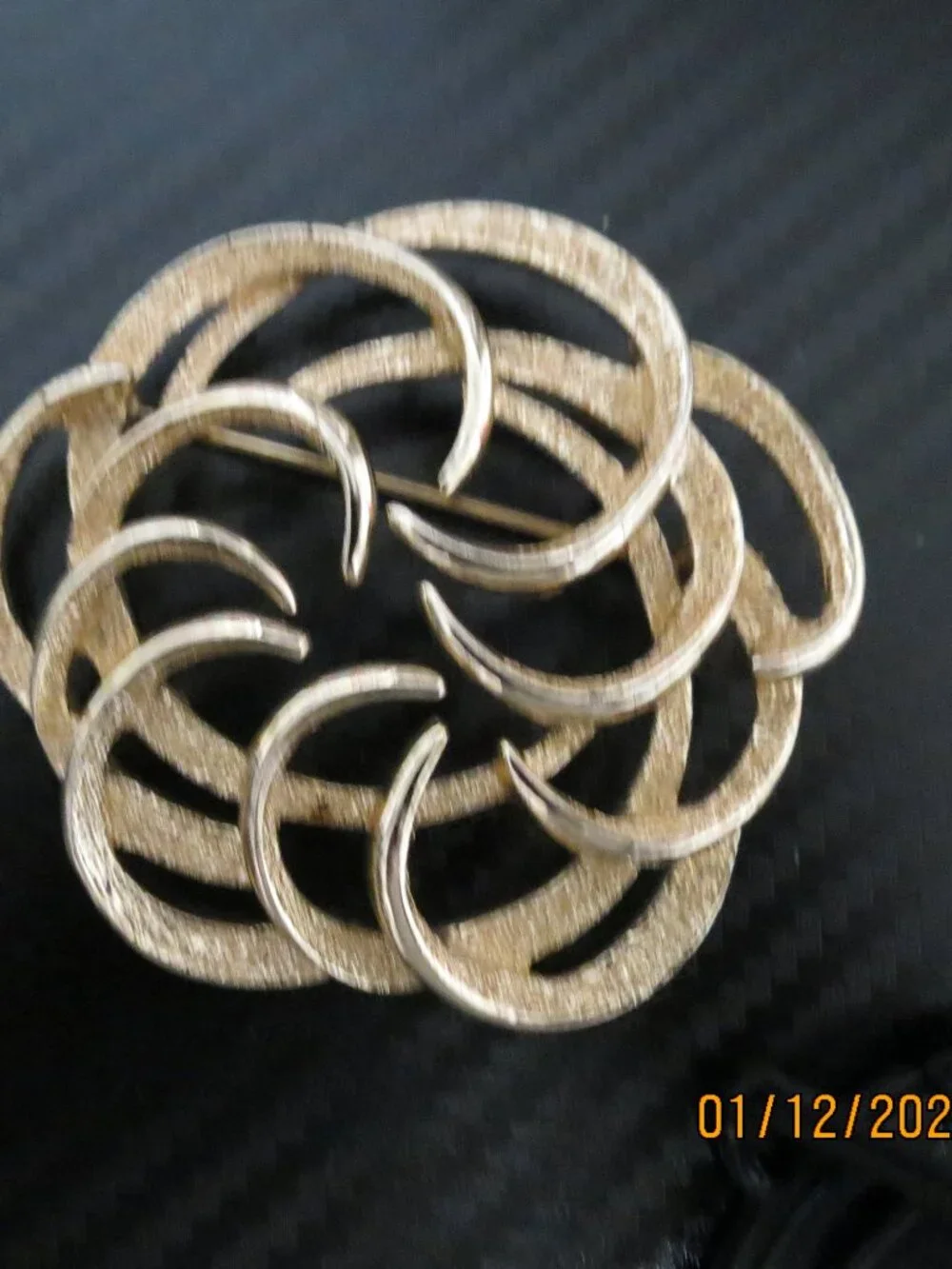 1969 # 6722 Wreath SARAH COVENTRY Etched Vintage Silver Pin Brooch  2 1/2”